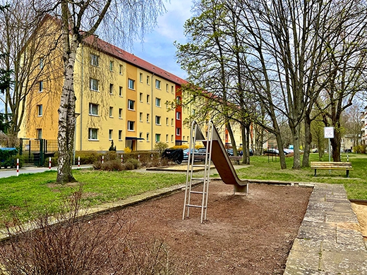 ferienwohnung-potsdam-aussen-spielplatz Enzmann Potsdam | Fereinwohnung Außenansicht